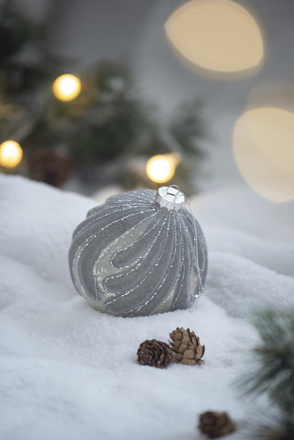 Decorative Hanging Ball Christmas Tree Ornaments For Holiday Party Decorations (Set of 6)