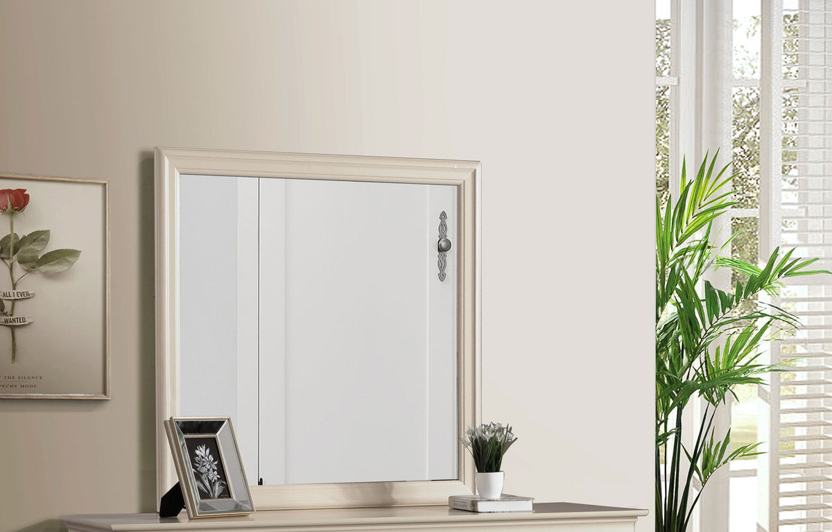 Traditional Wall Mirror For Any Space