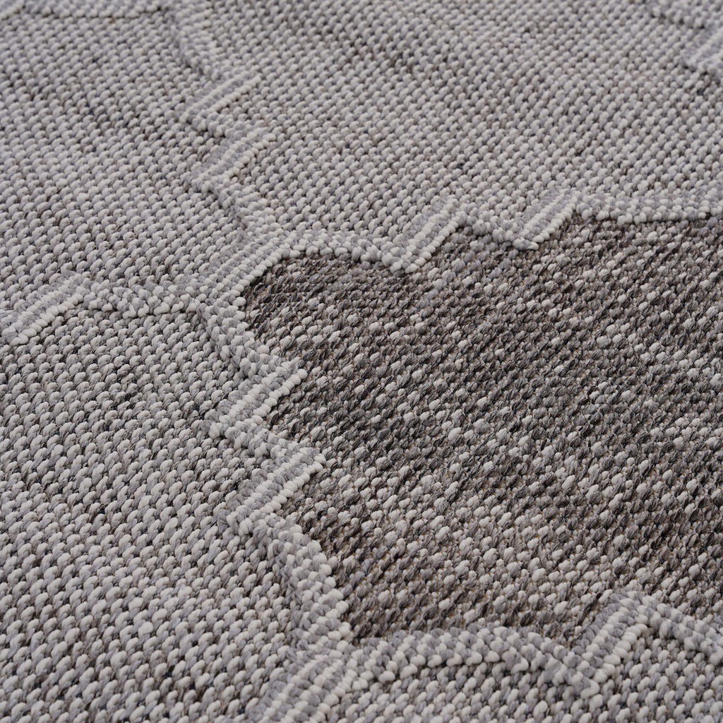 Guros - 8' X 10' Trellis Indoor / Outdoor Area Rug - White / Gray