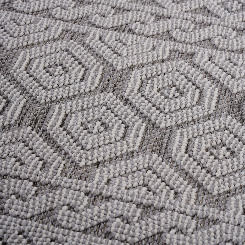 Guros - 6' X 9' Geometric Indoor / Outdoor Area Rug - Gray / White